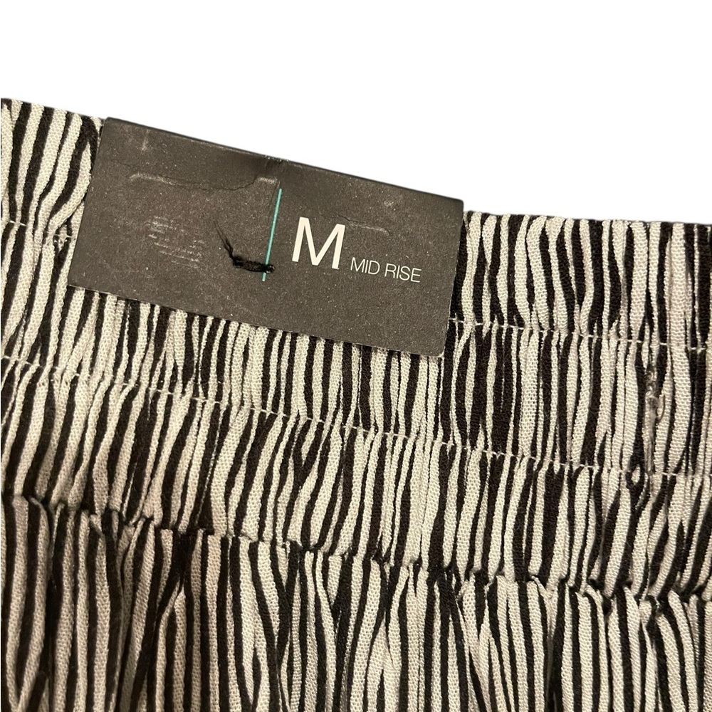 Maurices Striped Gaucho Pants NWT - Picture 3 of 4